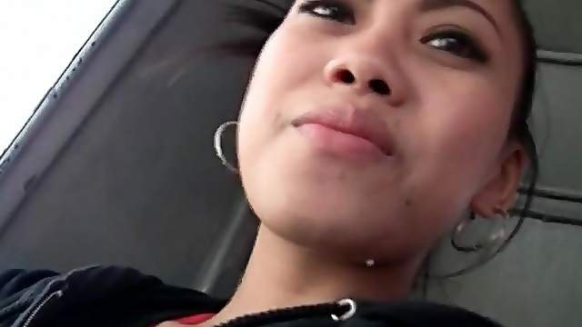 Adorable Filipina girl gives sexy blowjob