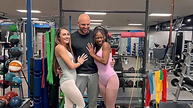 Muscular hunk drills these sporty girls at the gym in a fantastic threesome