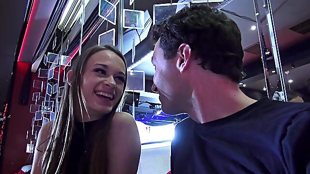 A real pleasure for this thin babe to cheat on her date with a stranger in the toilet