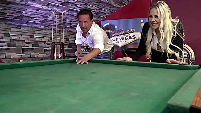 Deep anal grants top MILF unforgettable sensations at the bar