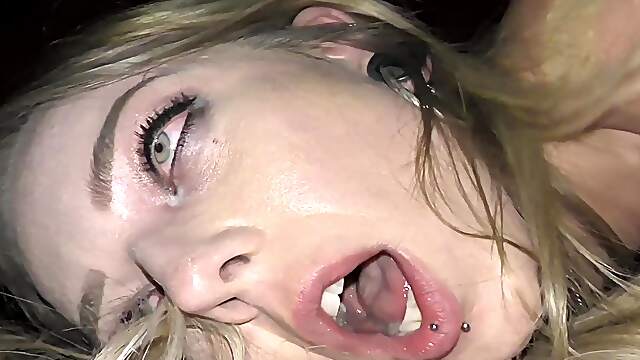Anna Lee gets her shaved pussy railed in missionary pose