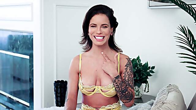 Brunettes Donny & Jessie: Babes with tiny titties deepthroat and slurp balls to climax