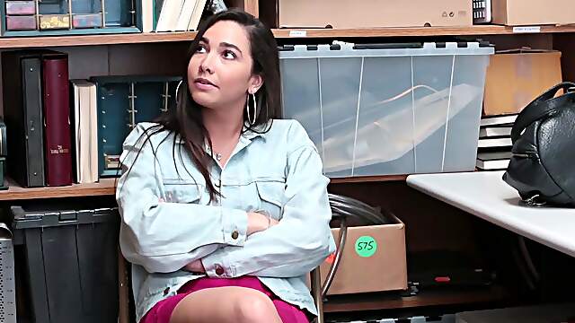 Karlee's luscious lips wrap around Marcus' thick rod in a steamy encounter