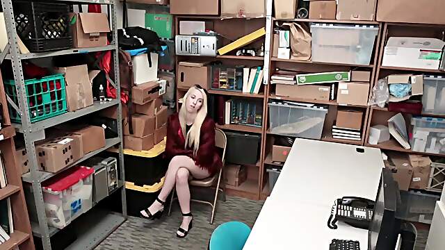Blond bombshell Darcie Belle pleases Tommy Gunn in a steamy office encounter