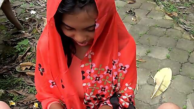 Thai babe gets a wild blowjob in nature's playground
