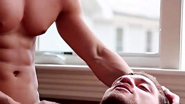 Two big cocks sucked on in gay threesome