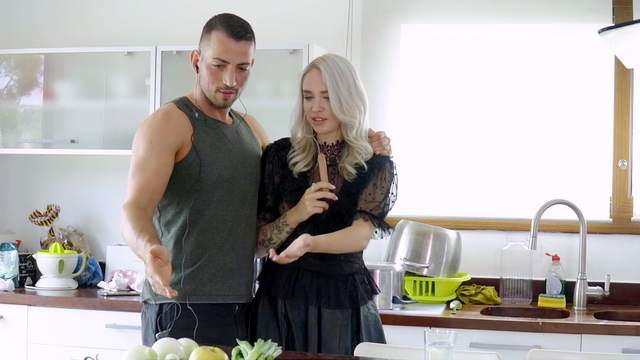 Morning fuck for the busty wife in scenes of amateur hardcore