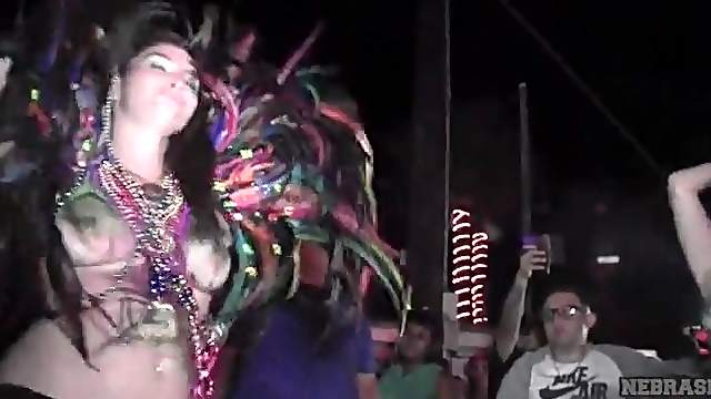 Amateur asses dance and shake at a night club