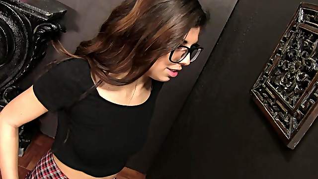 Precious girl tries gloryhole XXX for the first time